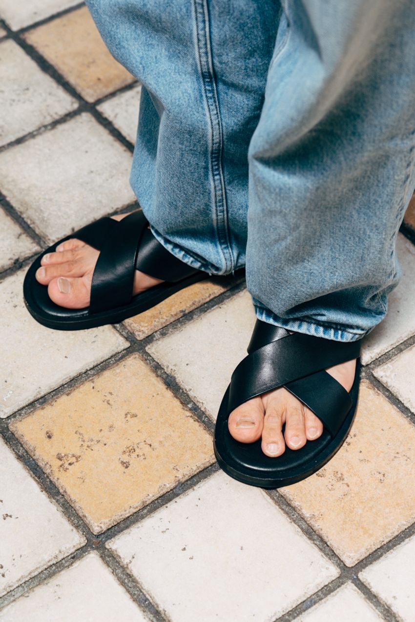 色もシルエットも脱力系！“ナチュラルカラーシャツ”で叶える余裕のある男。その実例をスナップで - 11枚目の画像