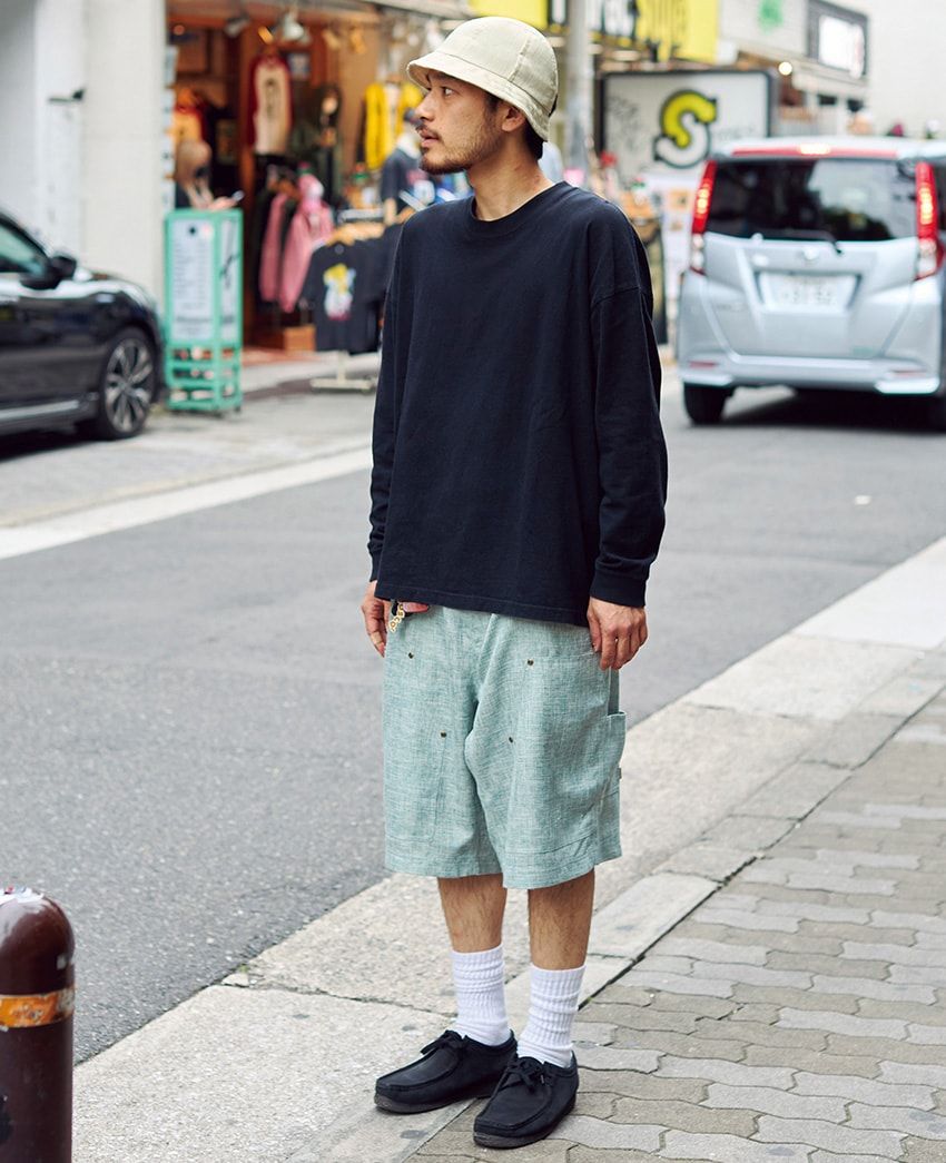 カットソー＝ユナイテッドアスレ　ショーツ＝ウィムジー　靴＝クラークス オリジナルズ