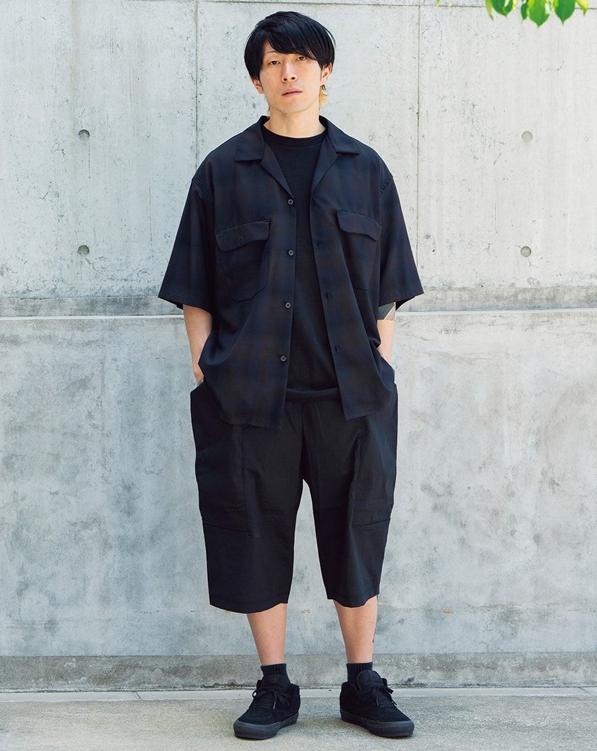 シャツ＝キャプテン サンシャイン　Tシャツ＝アルヴァナ　ショーツ＝テアトラ