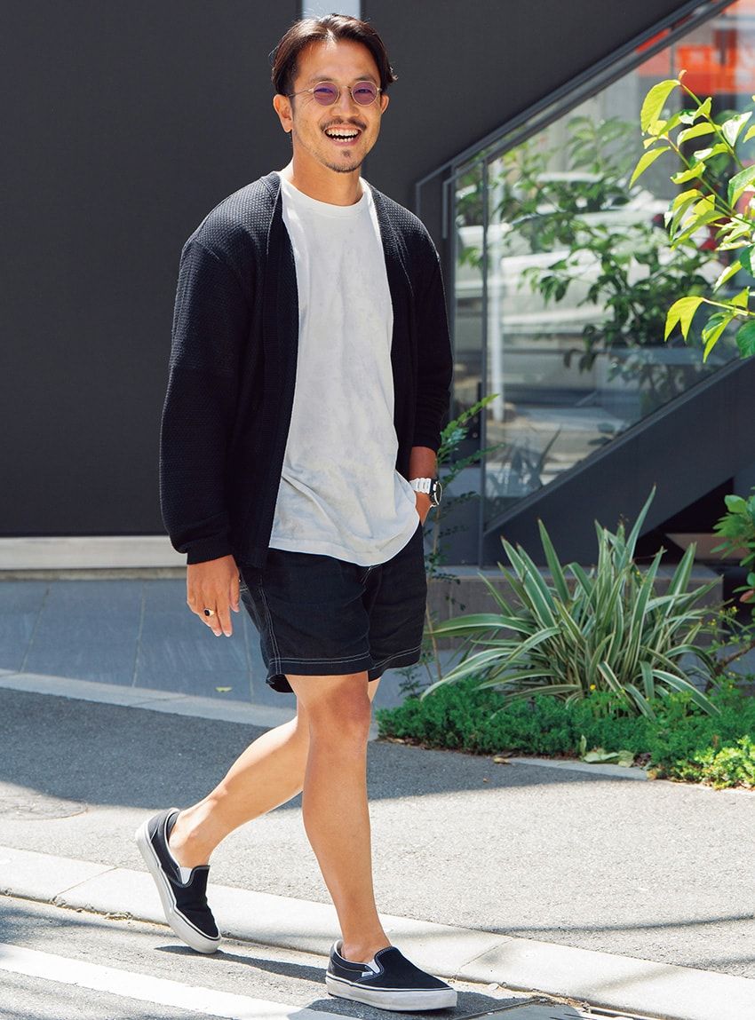 カーディガン＝ヴァンドリ　Tシャツ＝ロンハーマン　ショーツ＝コロニークロージング　スニーカー＝ヴァンズ　サングラス＝アイヴァン 7285