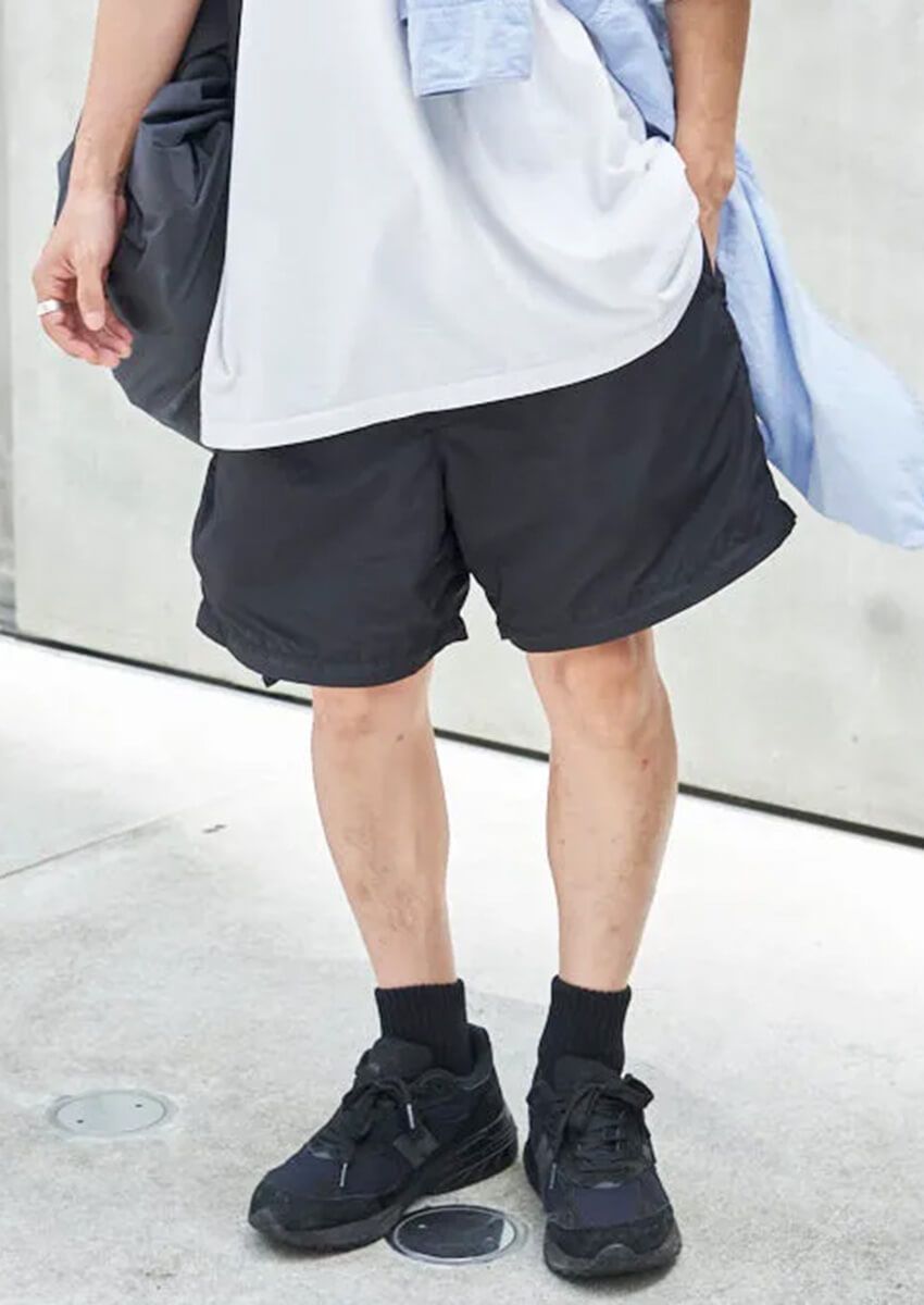 定番「黒ショーツ」の選び方＆取り入れ方。洒落者たち三者三様の着こなしをチェック！ - 1枚目の画像