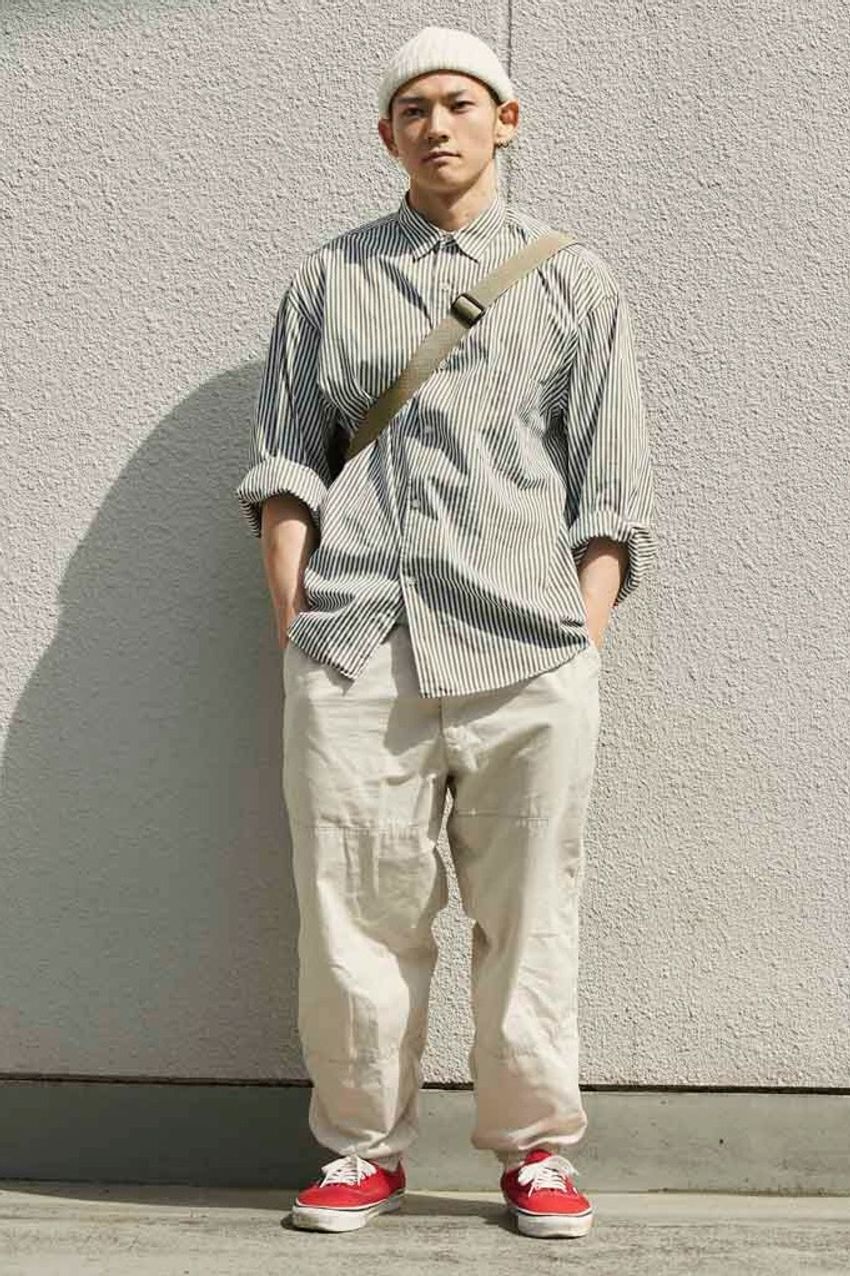 定番色を彩る「挿し色スニーカー術」を駆使した3名をスナップ！夏コーデは“足元”で差がつく - 7枚目の画像