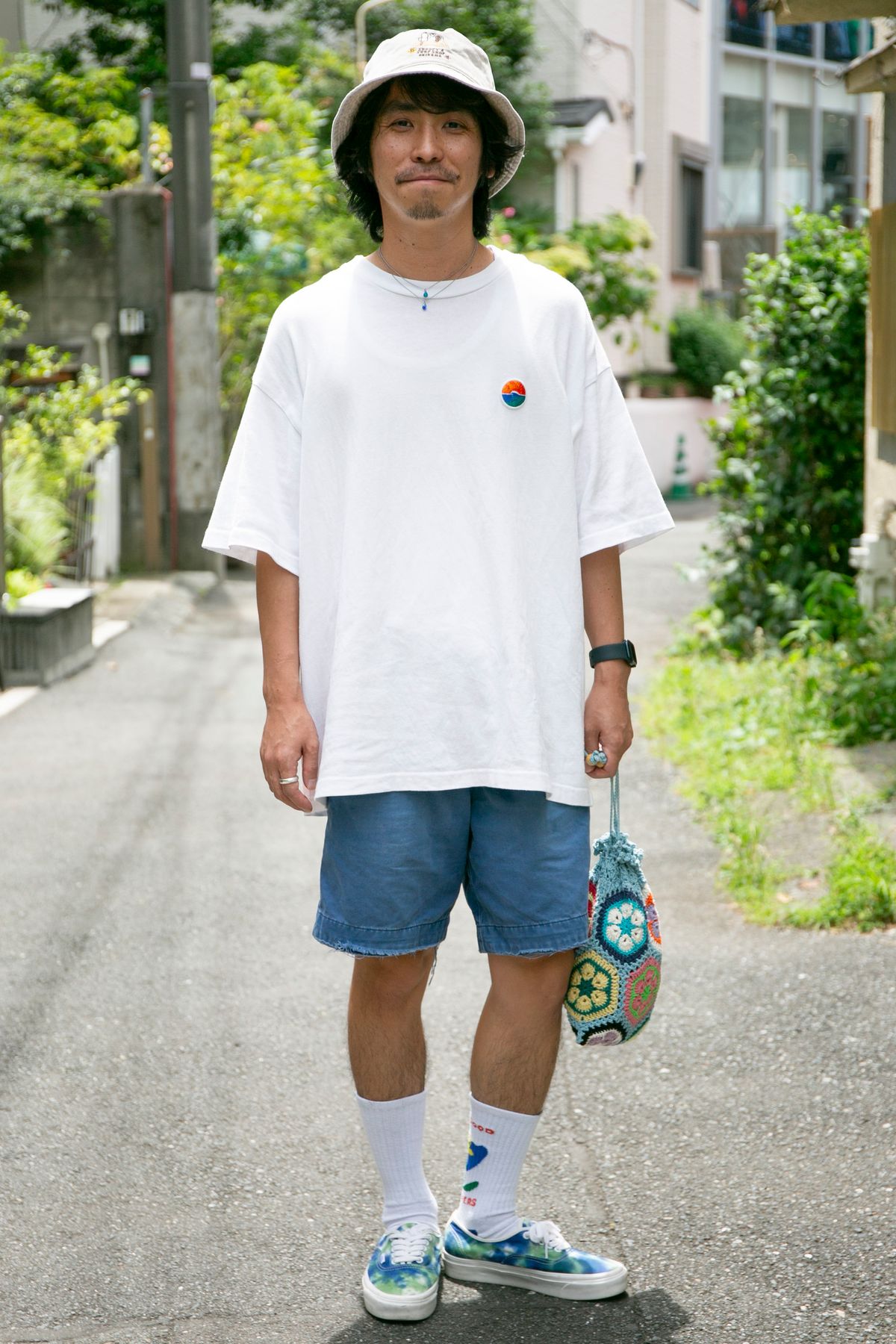 Tシャツ＝フリークスストア　パンツ＝アバクロ　シューズ＝ヴァンズ　帽子＝ファーストダウン　バッグ＝ノーブランド　靴下＝オールグッドフラワーズ　アクセサリー＝不明