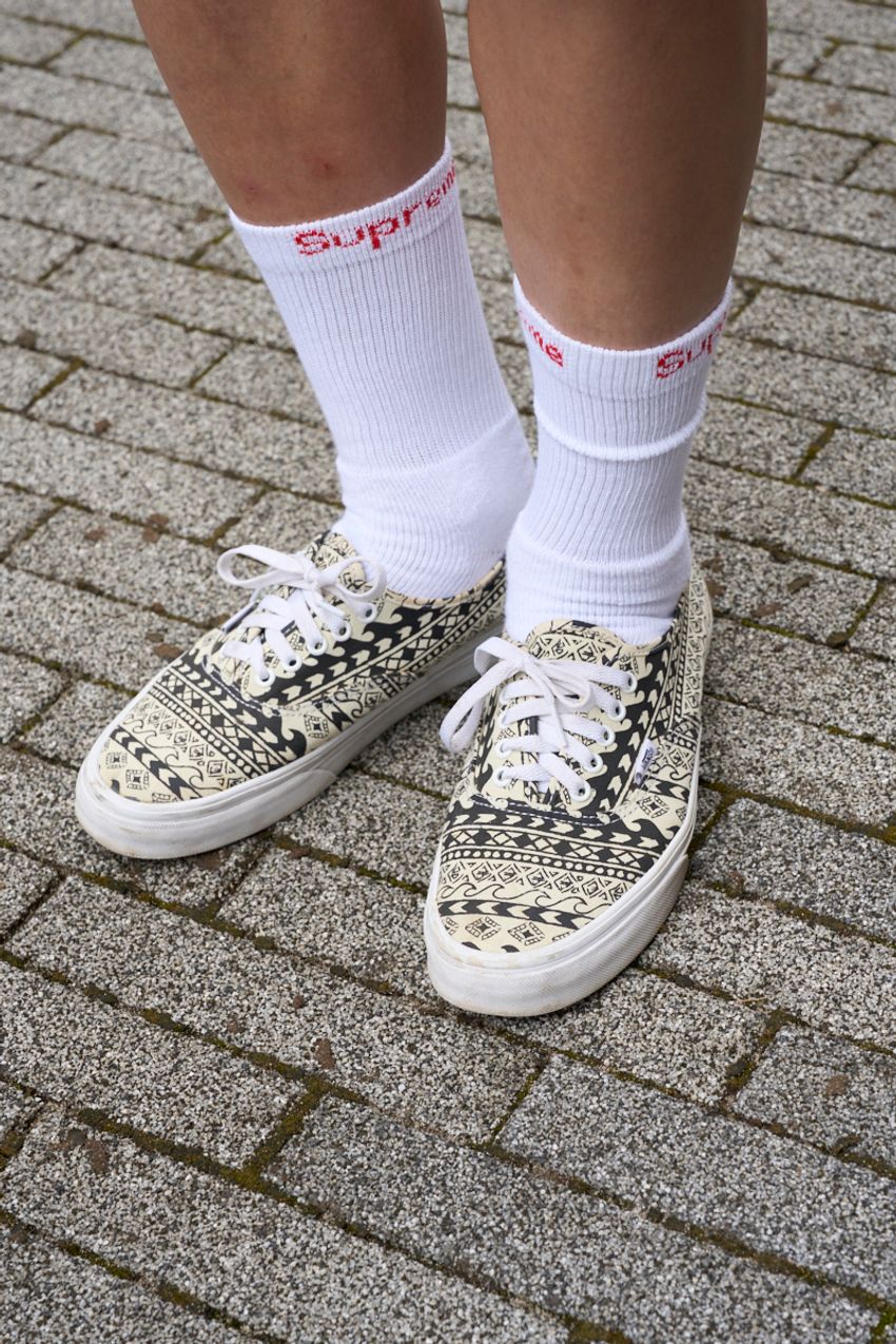【遊び心を足元から】定番色コーデに映える・使える！「ヴァンズ」の色柄スニーカー3選 - 3枚目の画像
