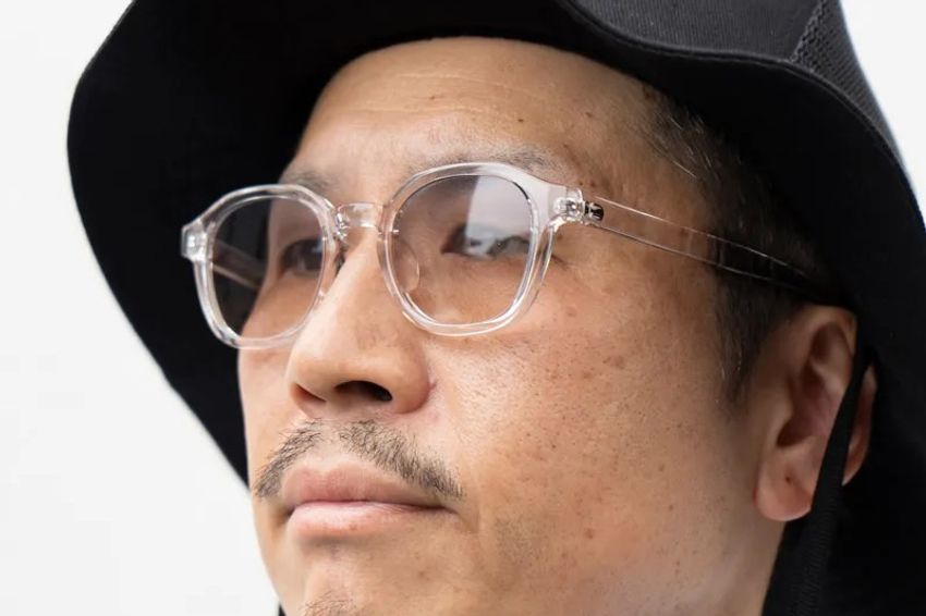 目元にさりげないアクセントを。「クリアフレーム」のアイウェアを取り入れた良コーデ3選 - 10枚目の画像