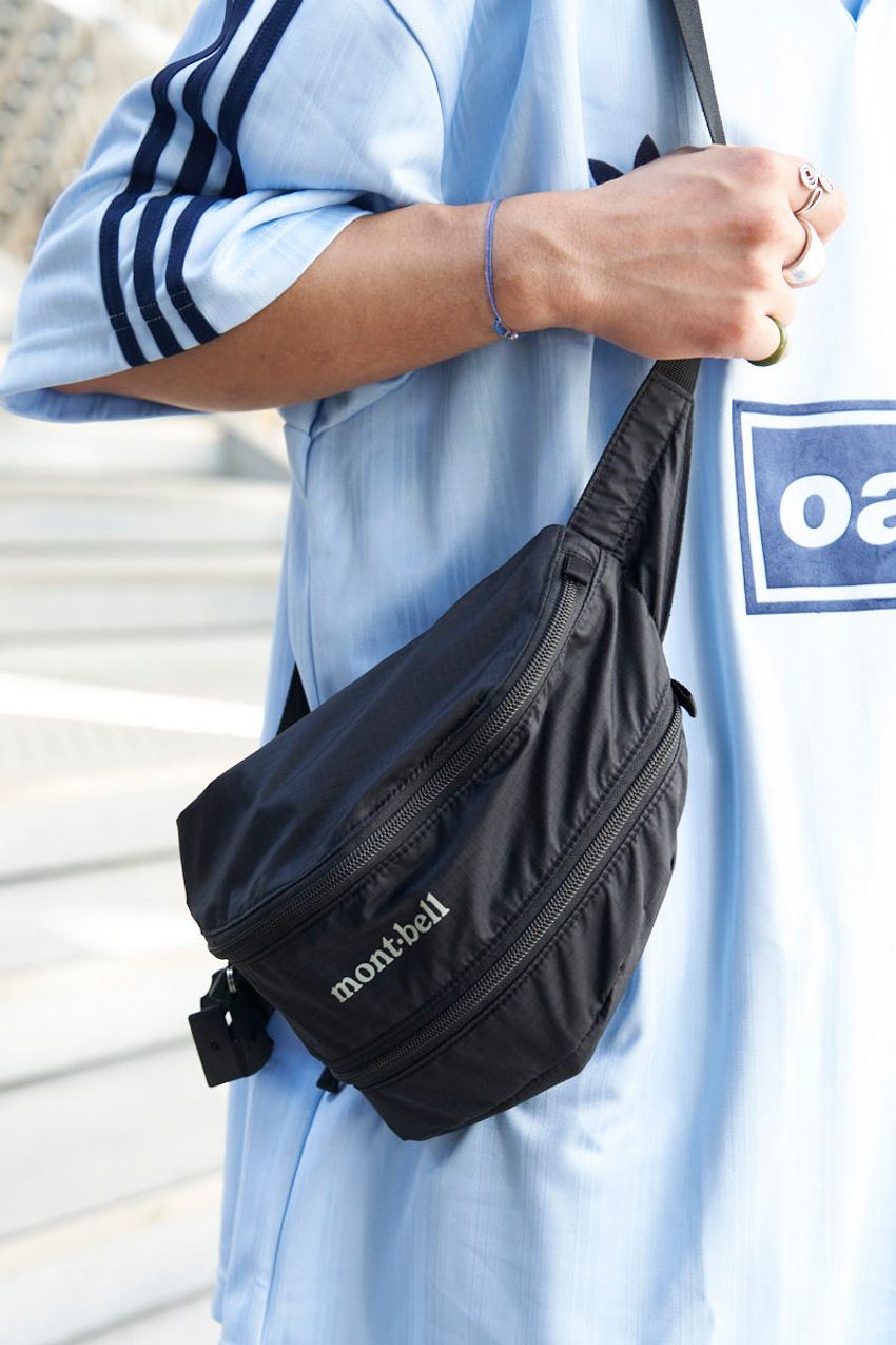 「ミニバッグはモンベル派」な洒落者たち！愛用モデルと取り入れ方をスナップで - 5枚目の画像