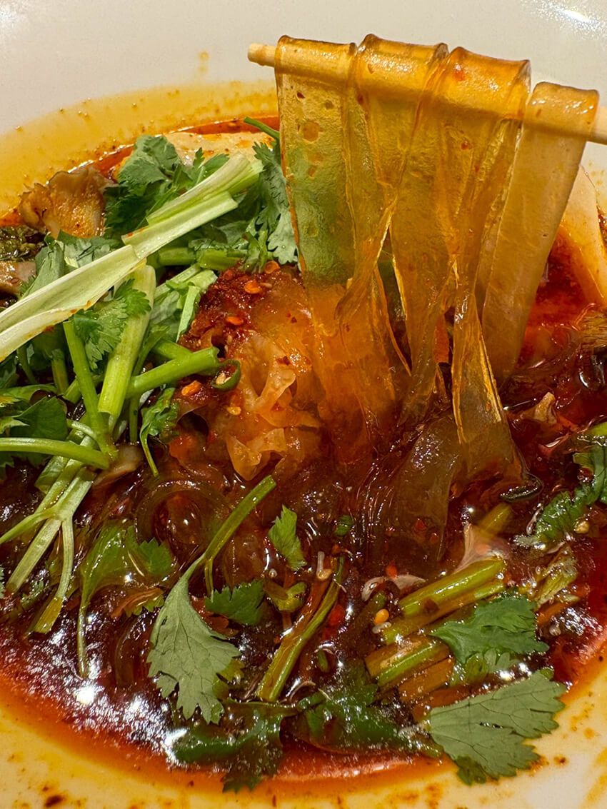 【日本で大ブーム】激辛インフルエンサーも激ハマりの麻辣湯。本場の味が楽しめる名店3軒を紹介 - 3枚目の画像