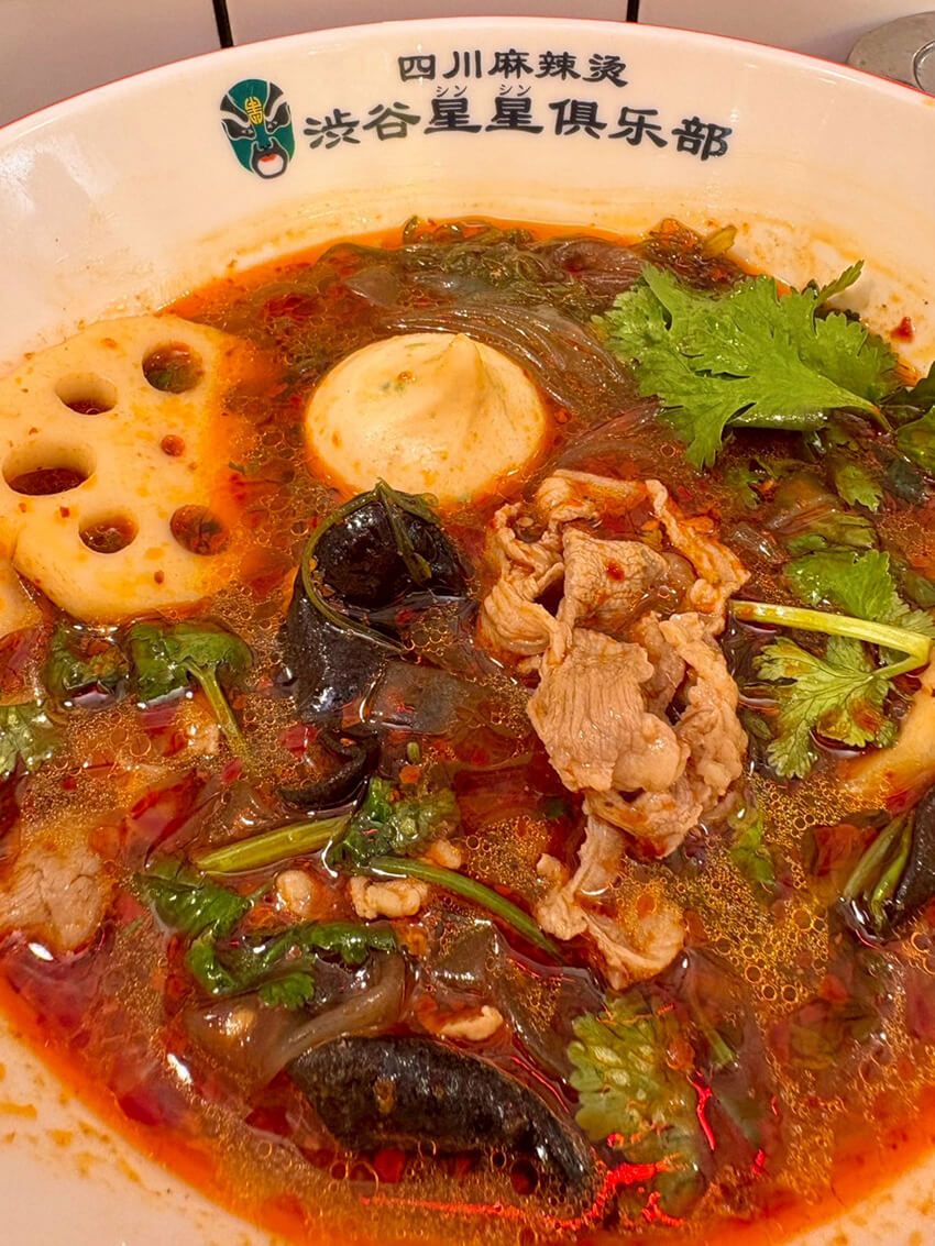 私は、もちもちした春雨に羊肉×パクチー×チーズ×舞茸×湯葉を注文。