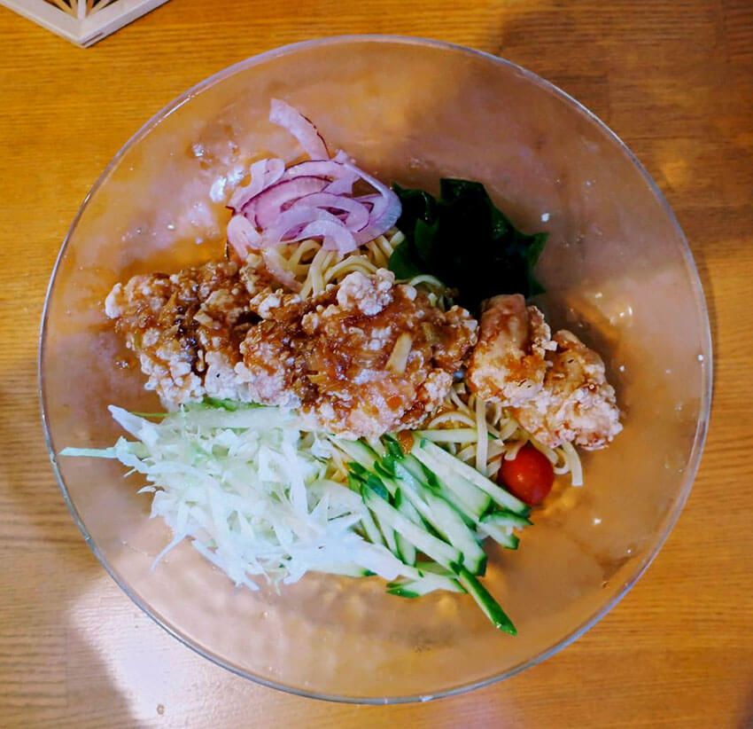 2万杯以上食してきたラーメン官僚が唸った“今夏必食の冷やし麺”3選！ 油淋鶏、ヒヤニク、油そば - 3枚目の画像