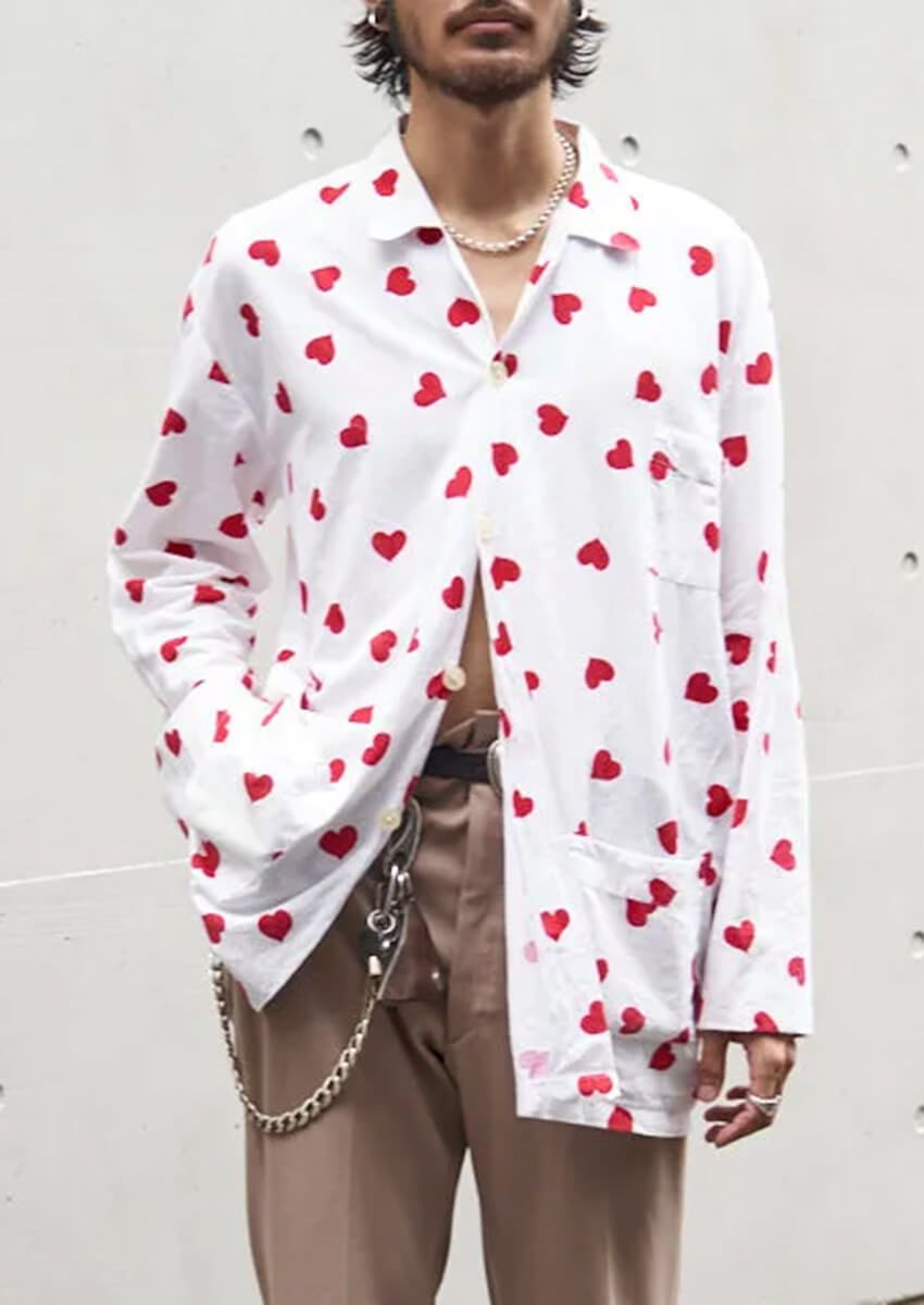 いい大人こそ、茶目っけを。グラフィックや色で“隙”を作ったフレンドリーコーデ3連発 - 1枚目の画像