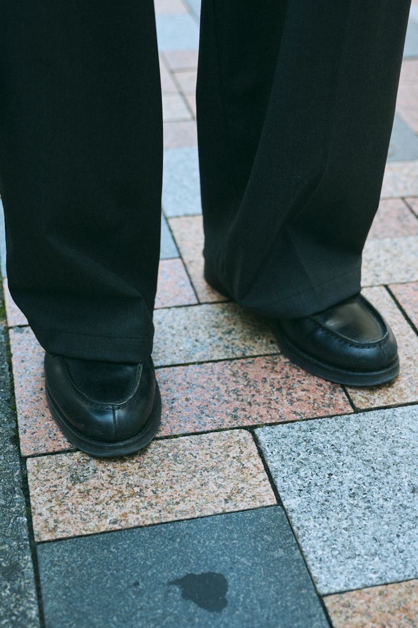 スタイルある3名の大人たち！単調になりがちな軽装に、さりげなく加えた“ひと工夫”とは - 9枚目の画像