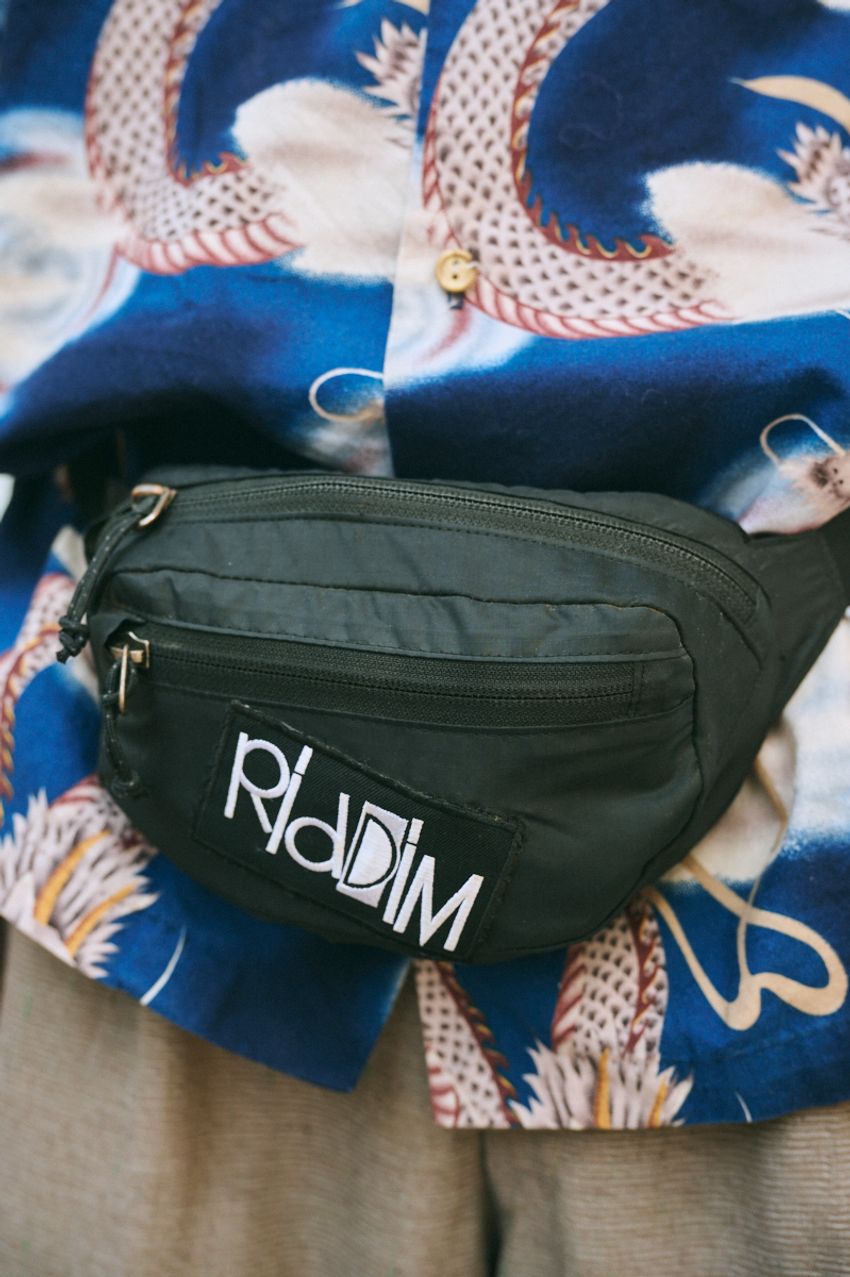 スタイルある3名の大人たち！単調になりがちな軽装に、さりげなく加えた“ひと工夫”とは - 6枚目の画像