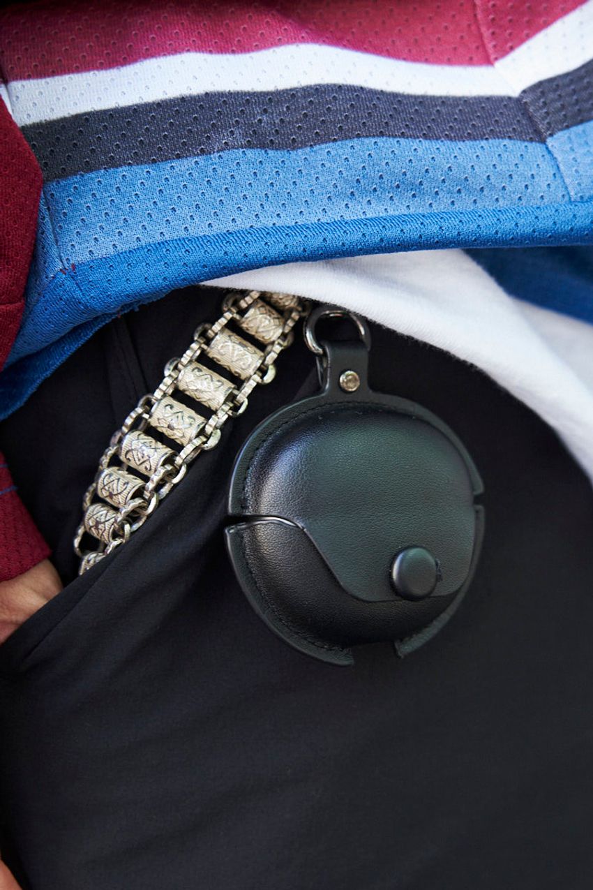 ウォレットチェーン、みんな何使ってる？ 自然的な装いでさらりと魅せた、街角の3人から調査！ - 3枚目の画像