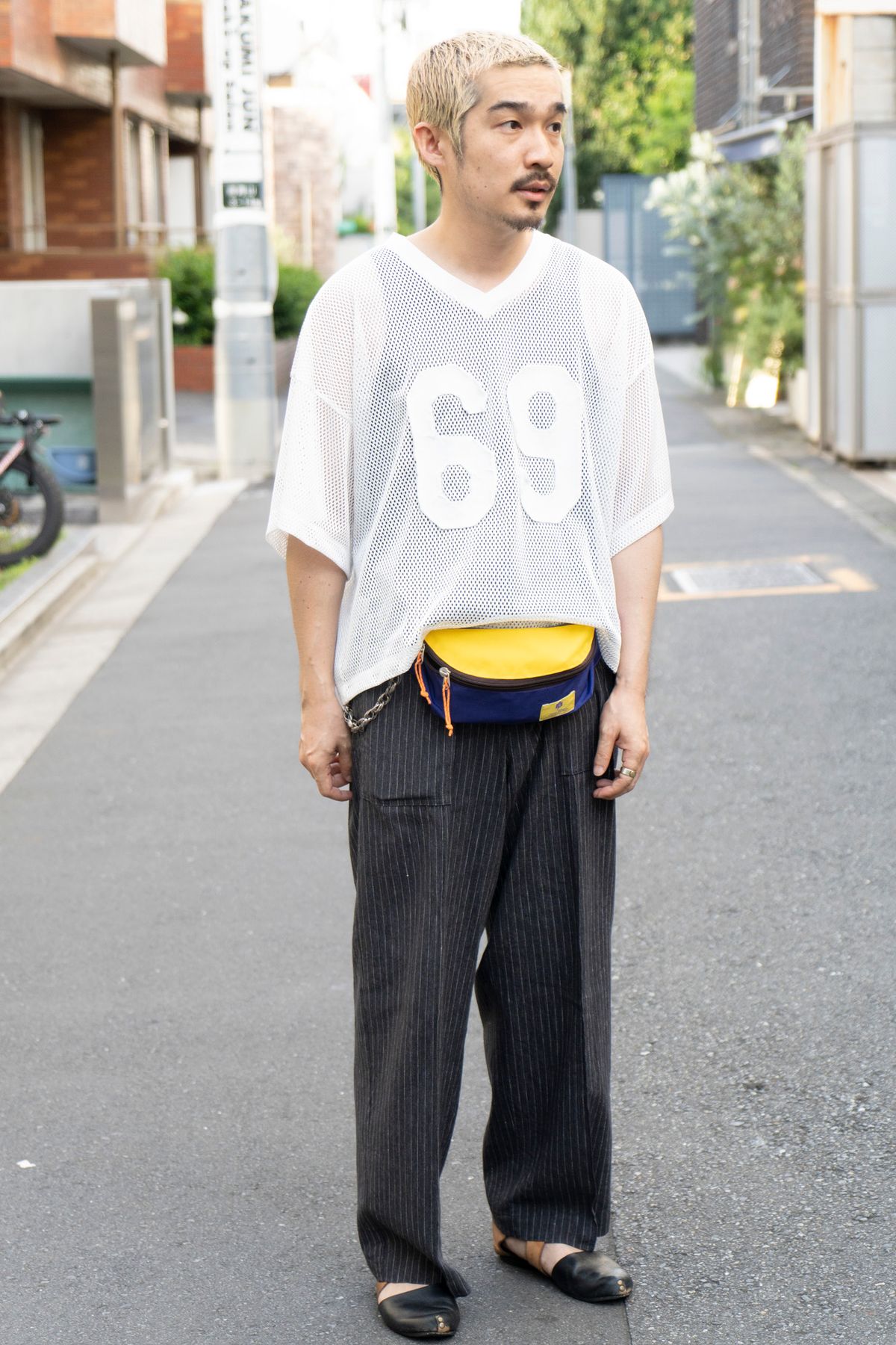 Tシャツ＝イーアールエル