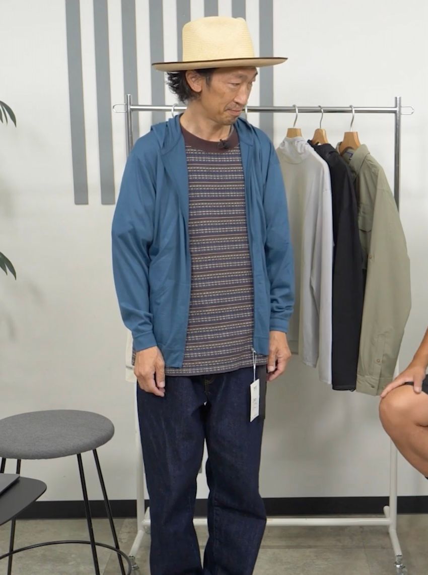 ハラ（178cm、60kg）は「スーパーナチュラル」のLサイズを着用