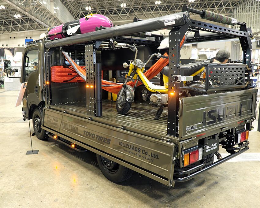 いすゞエルフミオ・クロスコンセプト。荷台にハードカーゴ製ベースフレームが装着されている。