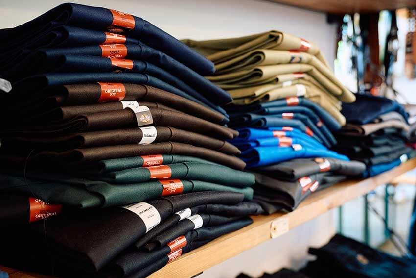 カーハートの黒パンツ、プリンスT、サーフショーツも！鈴木真悟が「内田商店」で出合った秀逸古着4選 - 13枚目の画像