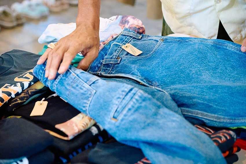 カーハートの黒パンツ、プリンスT、サーフショーツも！鈴木真悟が「内田商店」で出合った秀逸古着4選 - 15枚目の画像