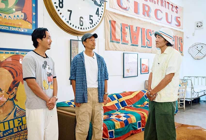 右●内田 斉。1969年生まれ。原宿の老舗古着店「サンタモニカ」で18年間勤務。独立後の2005年、中目黒に「ジャンティーク」を立ち上げ、ファッション業界を中心に絶大な支持を集める。2019年、地元・群馬県高崎市に2号店「ジャンティーク 内田商店」をオープンし、一躍話題に。