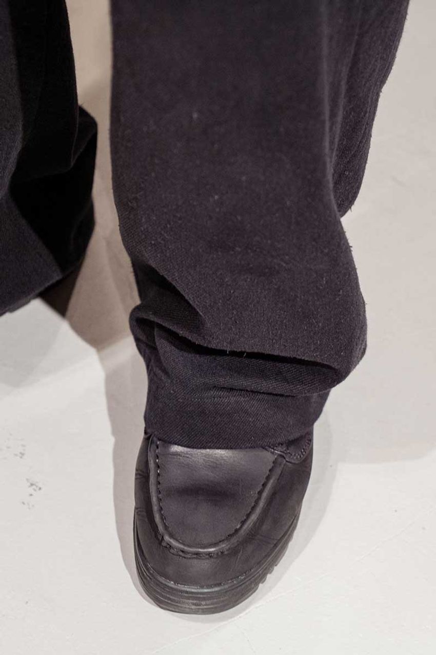 【青×黒】絶対に失敗しない黄金コンビ。“清涼感”と“落ち着き”を両得した3人の着こなし術 - 3枚目の画像