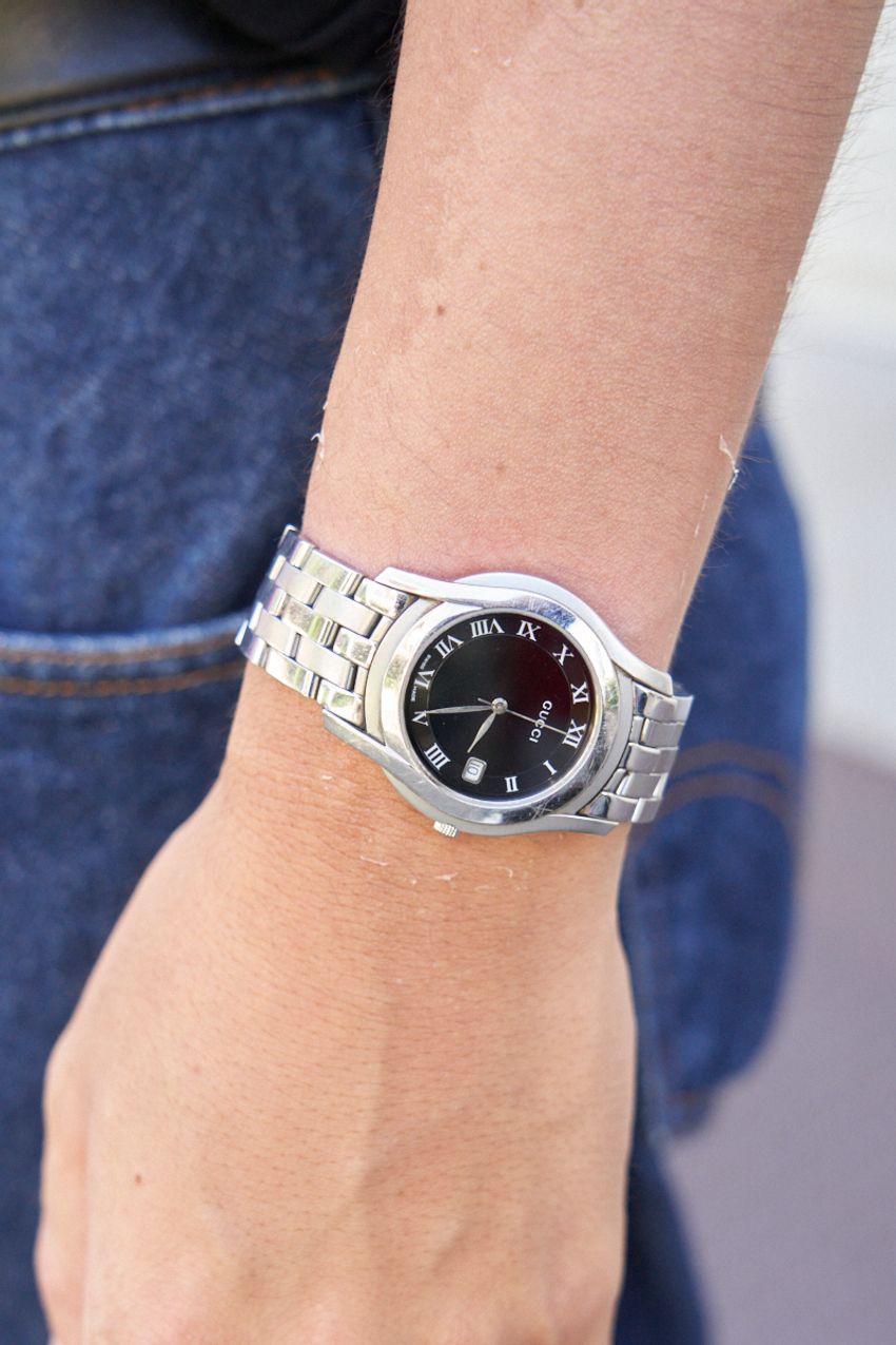 「ポロシャツ×デニム」の“ネイビーコーデ”は清潔感＆好感度抜群だ！街角スナップで解説 - 8枚目の画像