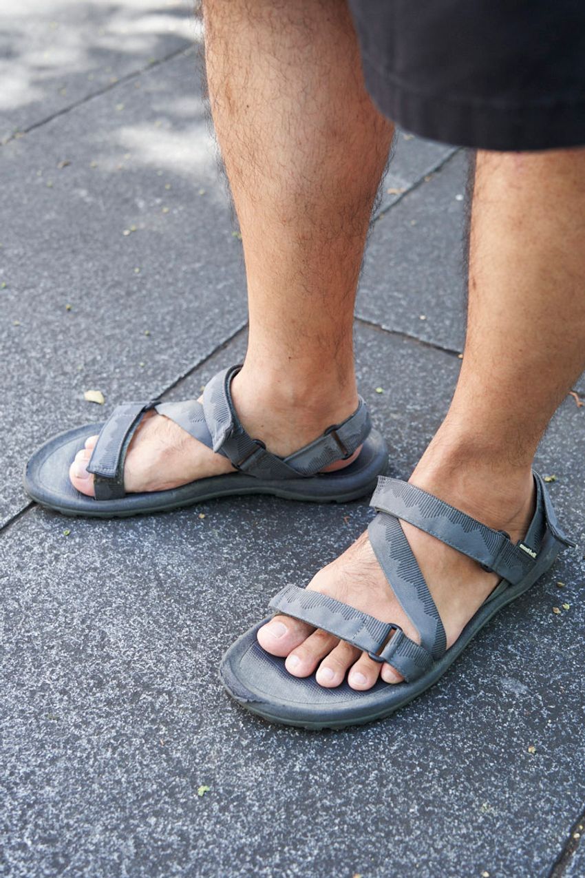 まだまだ陽気にいこうゼ！ 柄シャツでFUN-SUMMERなトリオの着こなしをチェック - 3枚目の画像