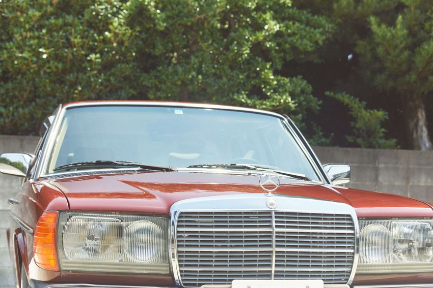 YOU「これが私にとって最後の車」。愛車遍歴はすべてベンツ！ 現・相棒“80年代ヴィンテージ車”を拝見 - 1枚目の画像