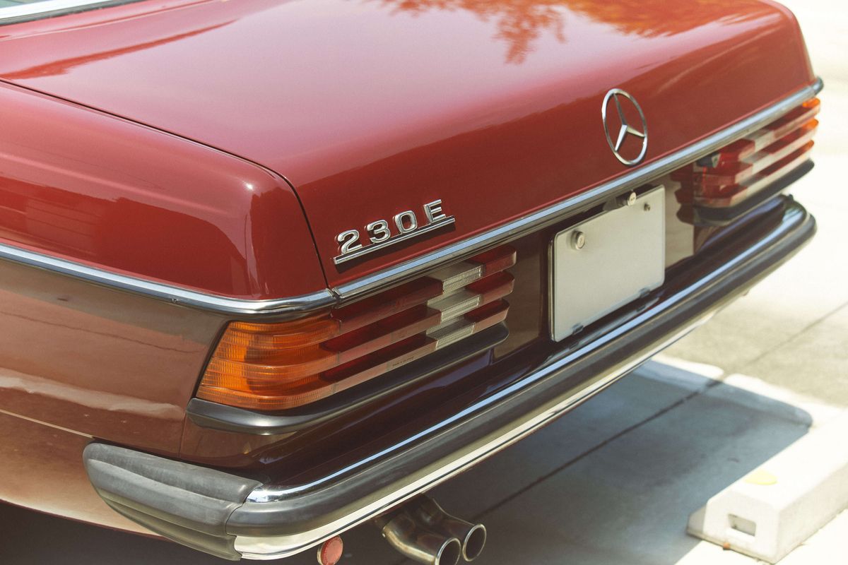 横長テールランプは雪や水がたまりにくい凸凹デザイン。