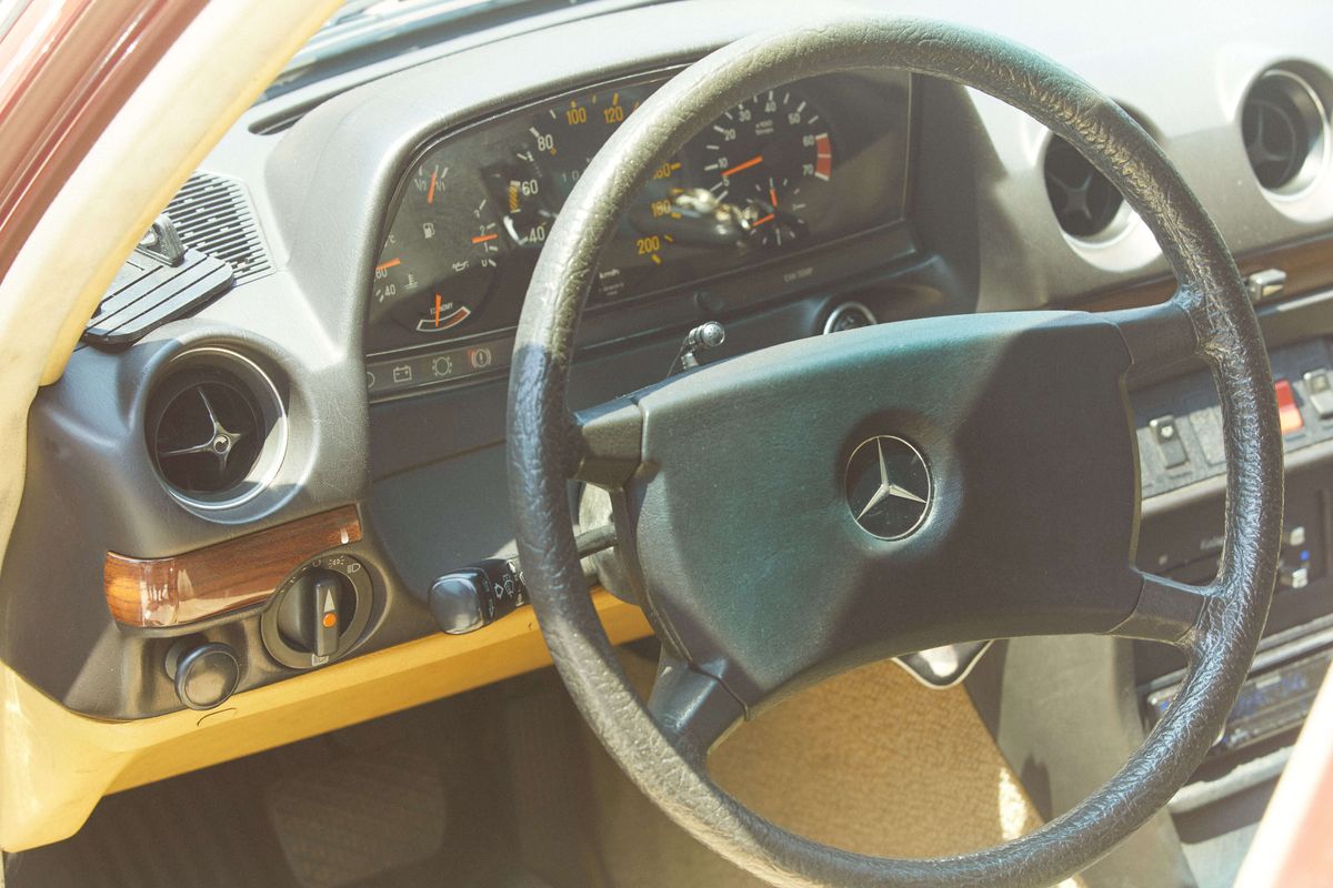 やや大きめのクラシックなハンドルは、しっかりとした握り心地。