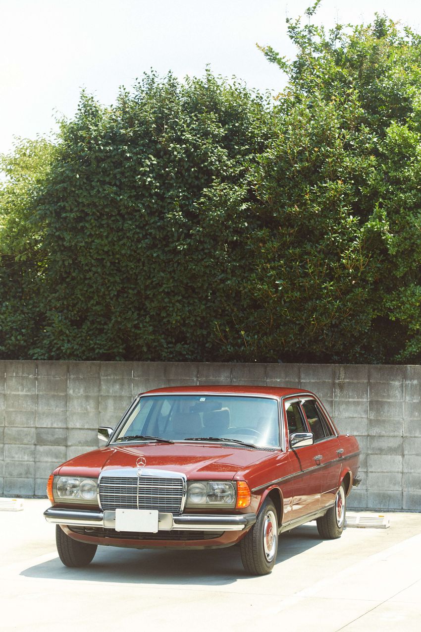 YOU「これが私にとって最後の車」。愛車遍歴はすべてベンツ！ 現・相棒“80年代ヴィンテージ車”を拝見 - 4枚目の画像