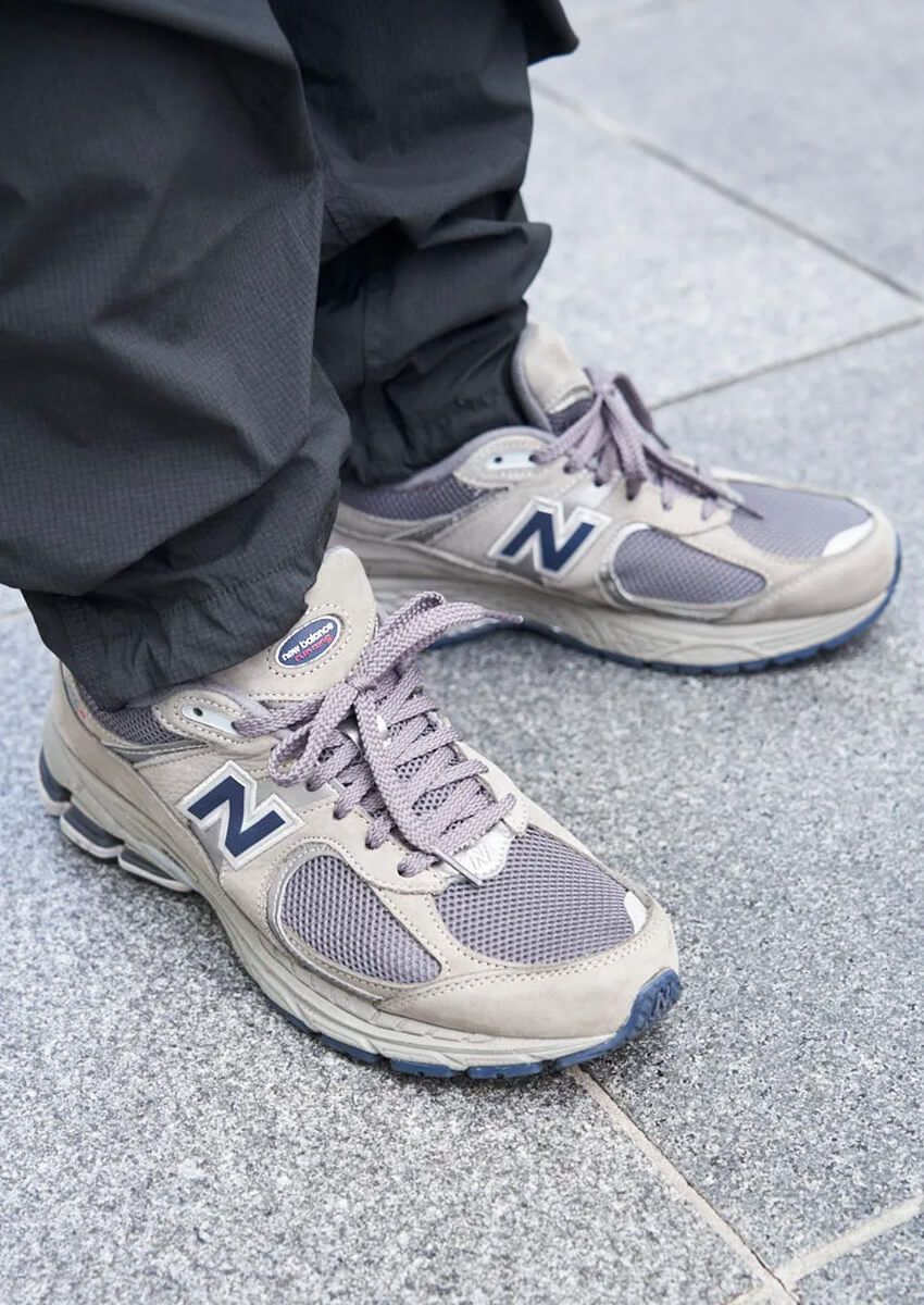 やっぱり「グレーのニューバランス」が好き！ 定番を今っぽく履きこなした3人のスナップ集 - 1枚目の画像