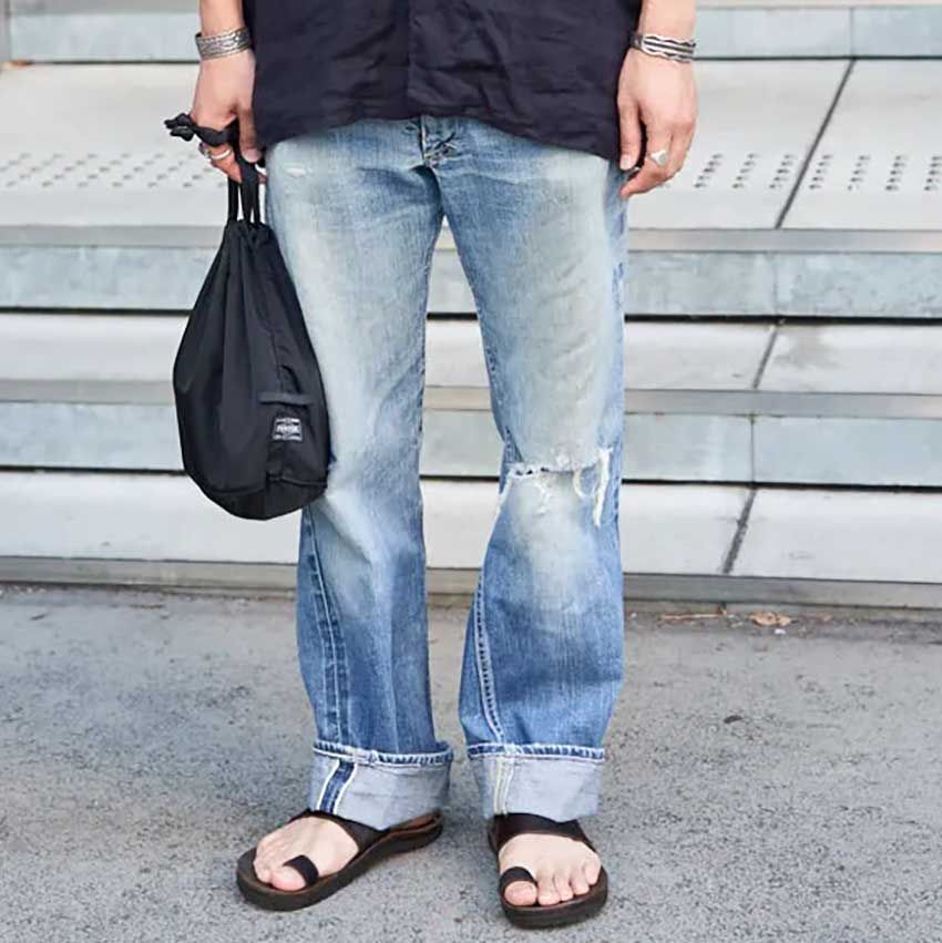 シンプルだけど存在感抜群！リーバイス、リーetc.夏の“デニムスタイル”を街角パパラッチ - 1枚目の画像