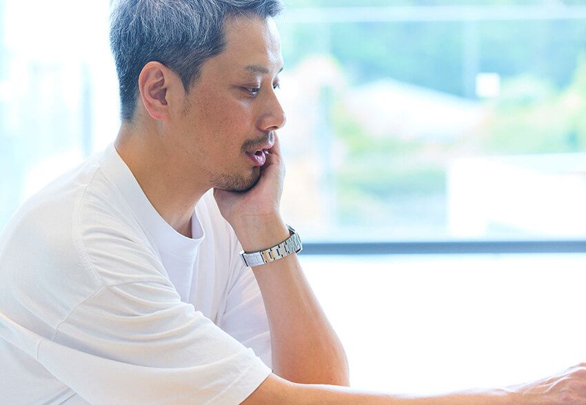 水村幸平（みずむら・こうへい）●ビームス各店でバイトとして働いたのち正社員へ。ビームスTへ異動となり、店頭に立ちながらVMDやMDも兼任する。現在はビームスTのディレクターとして活躍。音楽とスケートをこよなく愛するナイスガイ。