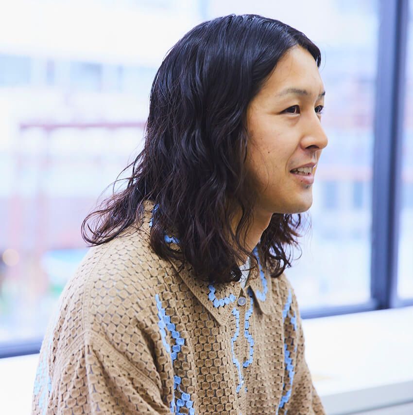 猿渡大輔（えんど・だいすけ）●フリークス ストアにて販売を経験したのち、正社員としてデイトナインターナショナルに入社。グラフィックデザインの仕事や様々な企画に携わる。その後、2019年に転職。オートバックスのアパレルラインであるゴードンミラーのプレスに就任し認知度アップに貢献。その数年後、独立を果たし、現在はさまざまなブランドやショップ、企業のプランナーとして奮闘する。