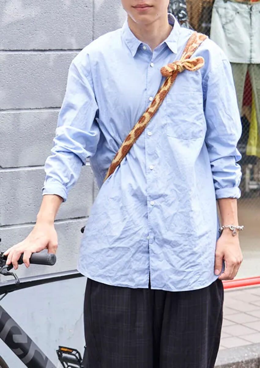 ネクタイも登場!?最新「ユニクロ」スナップ3選。街角の洒落者たちの愛用アイテムは…… - 1枚目の画像