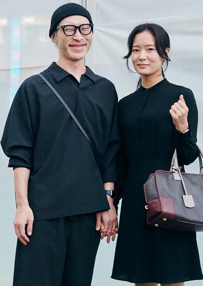 ポロシャツをおじさんぽく見せないための3つのメソッド！街角の好例で解説 - 1枚目の画像