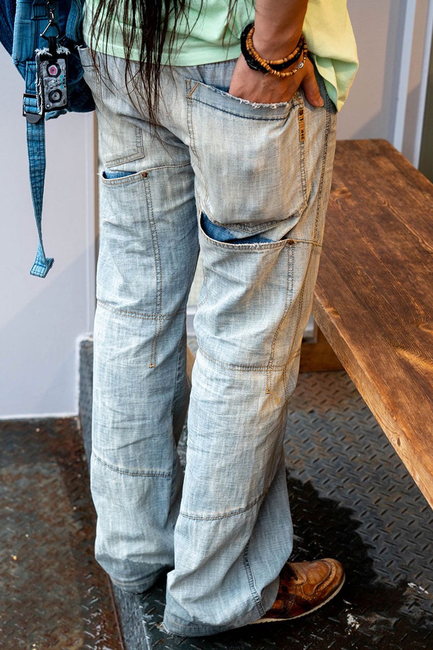 定番一辺倒じゃツマラナイ！“ひとクセ”あるデニムを自然に楽しむ洒落者たちをパパラッチ - 9枚目の画像