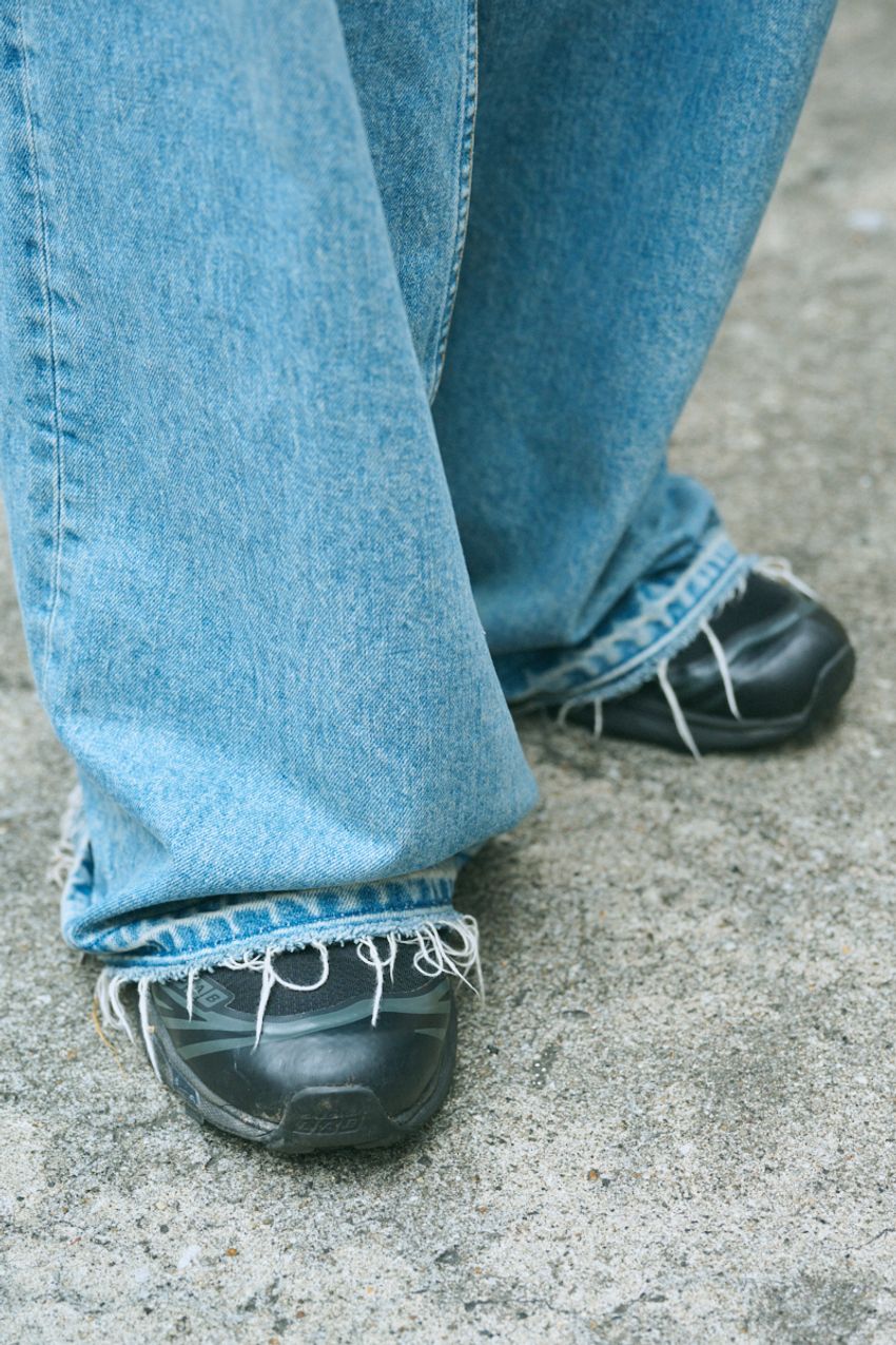 定番一辺倒じゃツマラナイ！“ひとクセ”あるデニムを自然に楽しむ洒落者たちをパパラッチ - 4枚目の画像