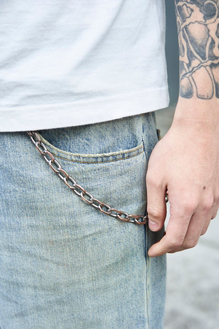 定番一辺倒じゃツマラナイ！“ひとクセ”あるデニムを自然に楽しむ洒落者たちをパパラッチ - 6枚目の画像