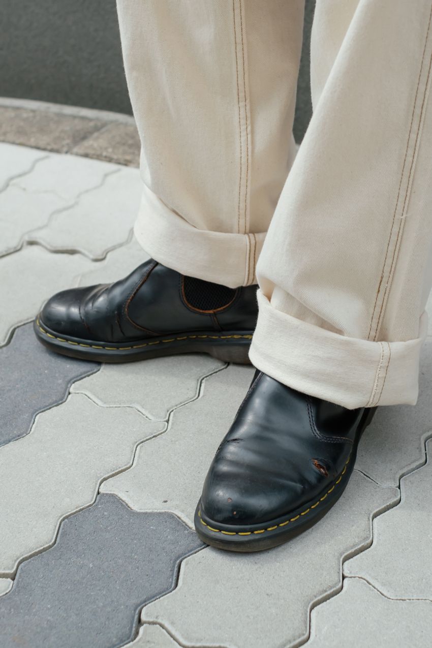 アクセ感覚の“バンダナ術”。カジュアルコーデをさらりと昇華した、街角3人のスナップ集 - 7枚目の画像