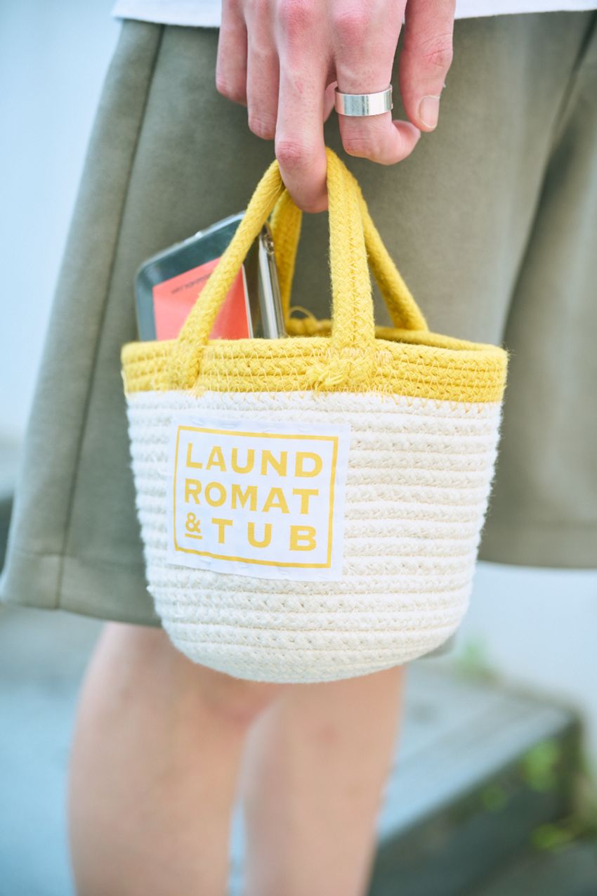 アクセ感覚の“バンダナ術”。カジュアルコーデをさらりと昇華した、街角3人のスナップ集 - 10枚目の画像