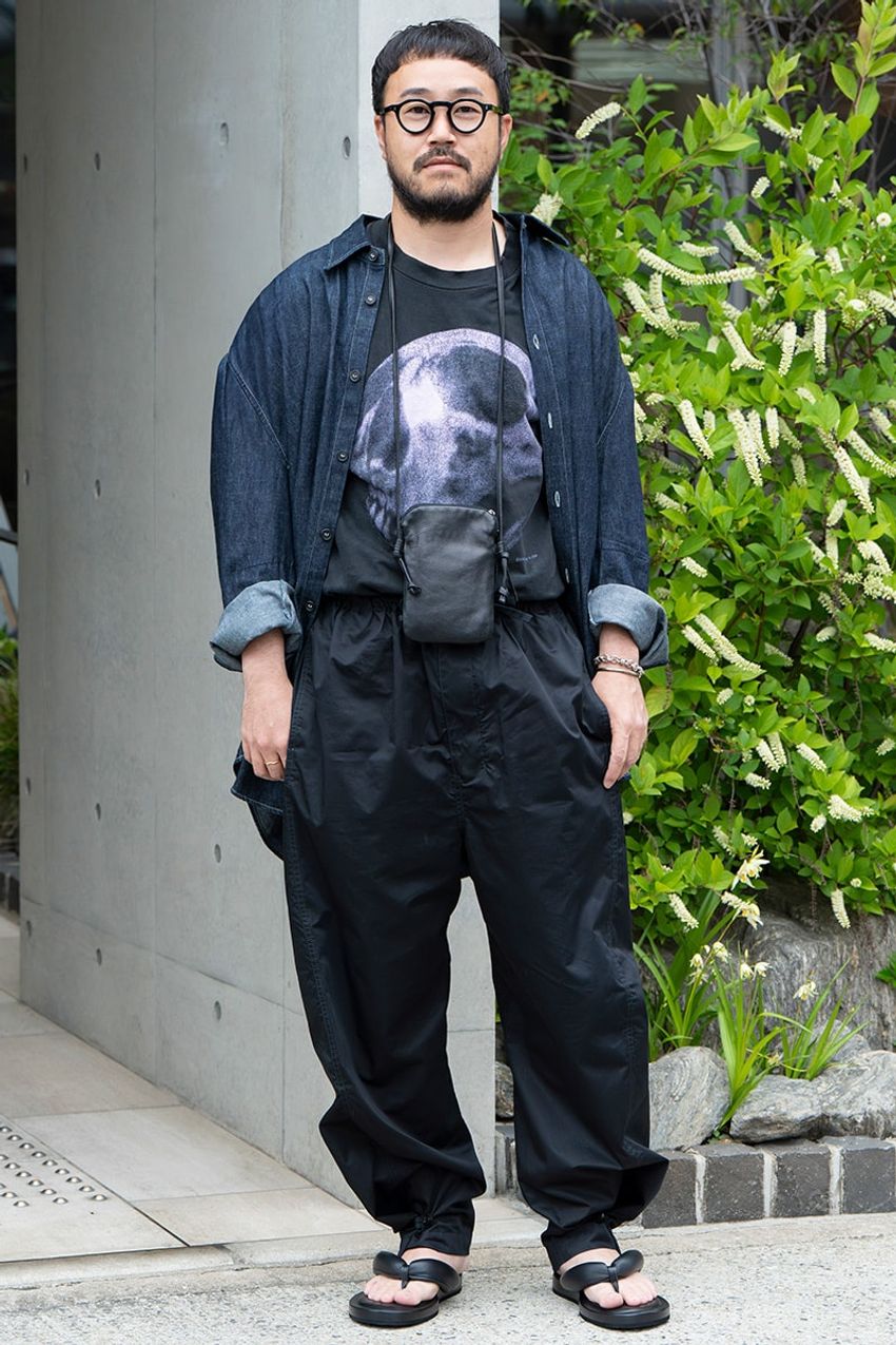 玄人好みの「ルメール」を街角から発掘！ パパラッチ班の目を惹いた、3人のコーデを拝見 - 2枚目の画像