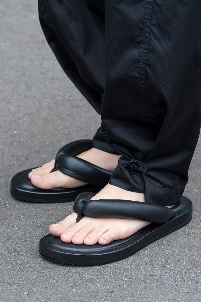 玄人好みの「ルメール」を街角から発掘！ パパラッチ班の目を惹いた、3人のコーデを拝見 - 4枚目の画像