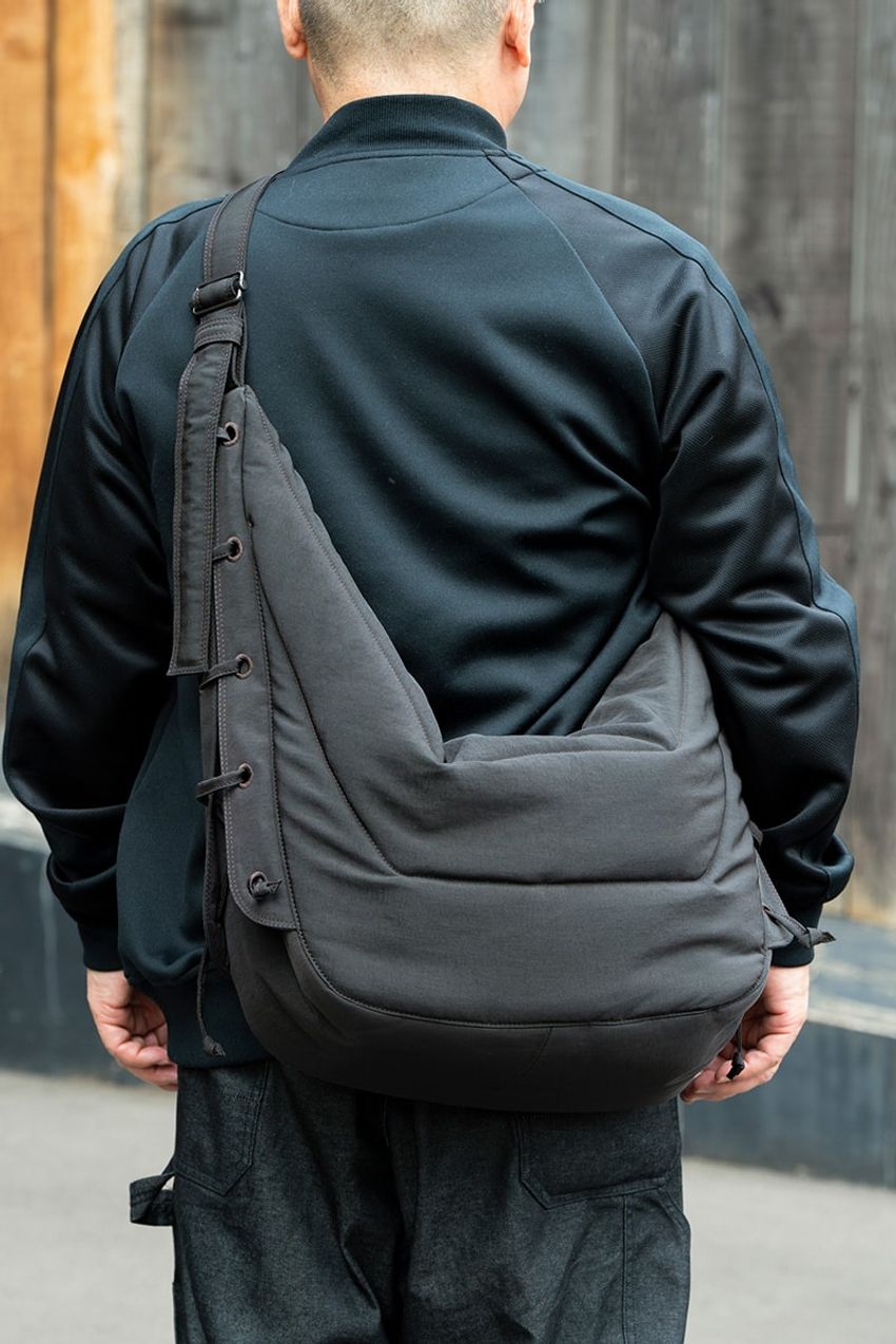 玄人好みの「ルメール」を街角から発掘！ パパラッチ班の目を惹いた、3人のコーデを拝見 - 6枚目の画像