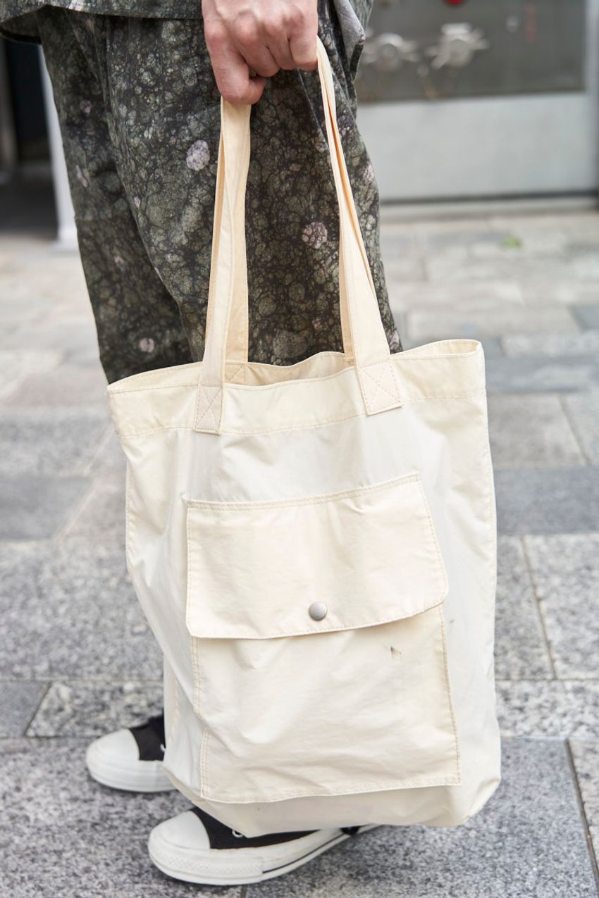 玄人好みの「ルメール」を街角から発掘！ パパラッチ班の目を惹いた、3人のコーデを拝見 - 9枚目の画像