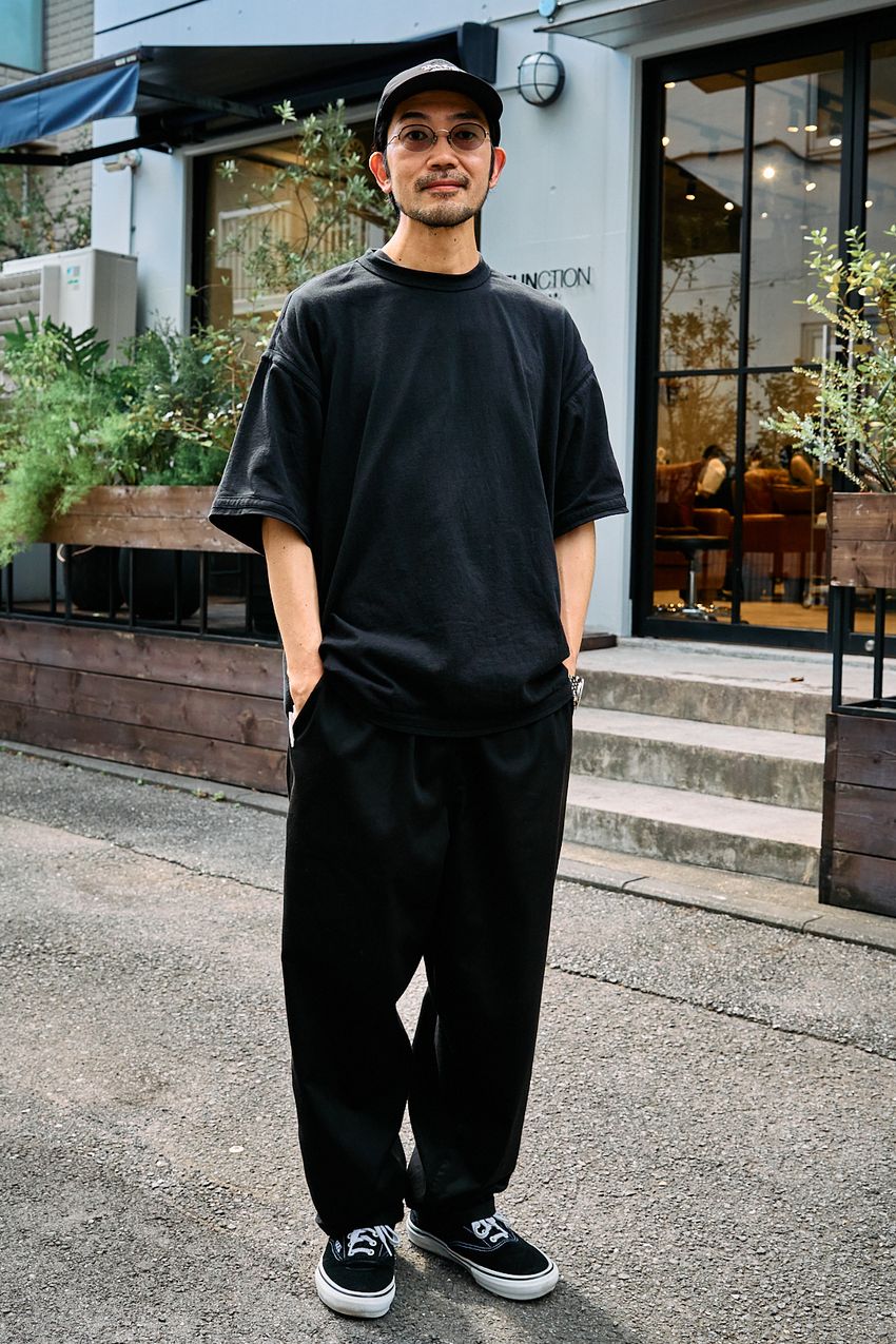 「Tシャツ×パンツ」のワンツーコーデでもこんなに洒落られる！3人のスナップを厳選 - 2枚目の画像