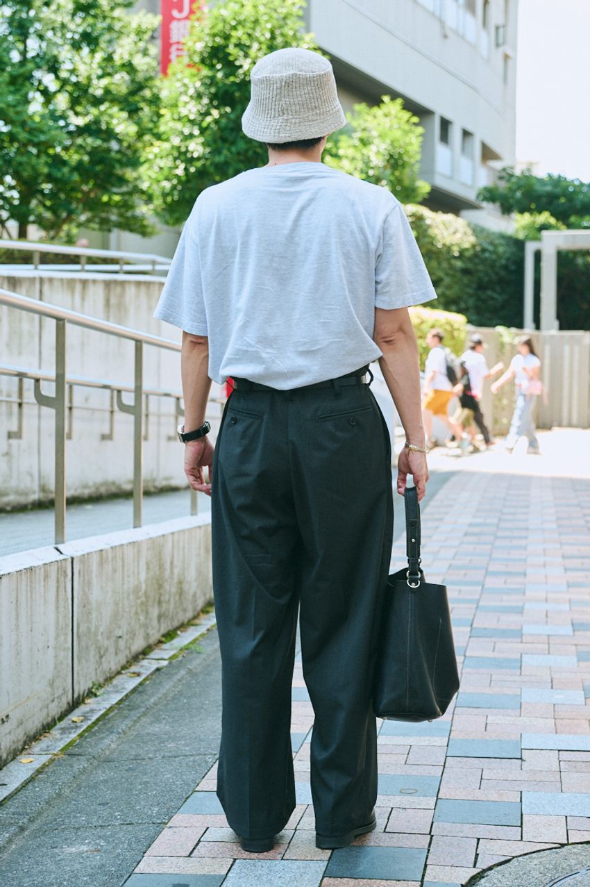 Tシャツ×ワイドパンツの“ゆるずる”コーデはこう着こなす！ 街のリアルコーデで正解例を解説 - 9枚目の画像