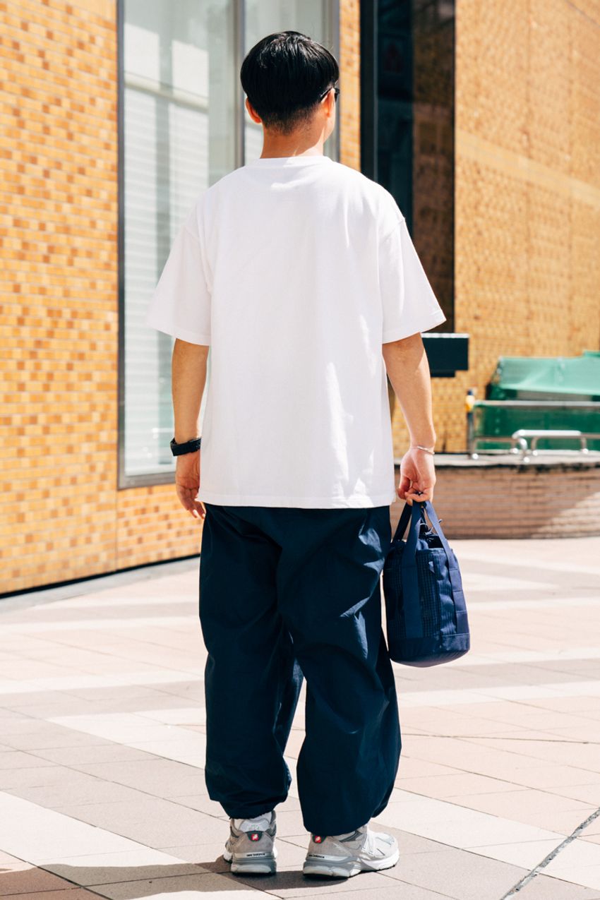 Tシャツ×ワイドパンツの“ゆるずる”コーデはこう着こなす！ 街のリアルコーデで正解例を解説 - 6枚目の画像