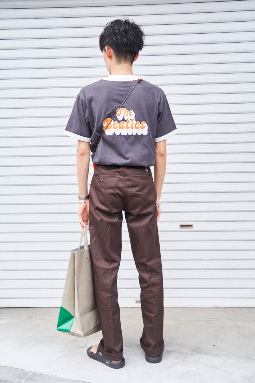 人気のバンドTをさらっと着こなした3名。あえてキレイめに合わせるのが正解だった！ - 9枚目の画像