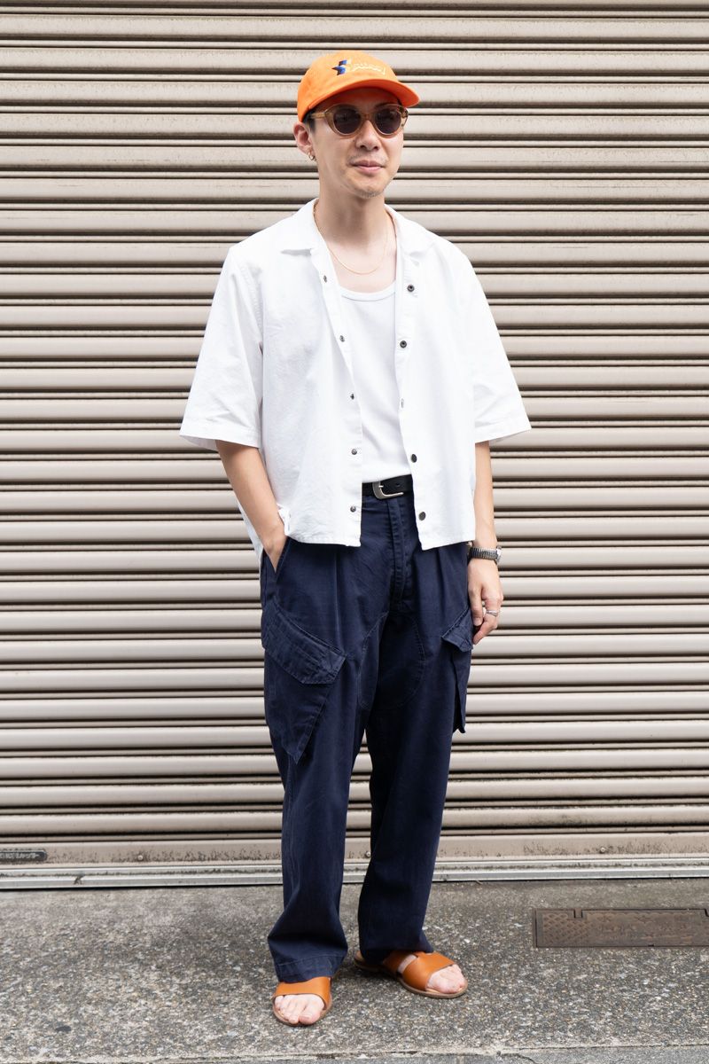 シャツ=不明 カットソー=ユニクロ パンツ=ロイヤルネイビー シューズ=ルッカ 帽子=ステューシー 眼鏡=サバージュ 腕時計=ハミルトン ピアス、ネックレス、リング=すべてジェラシー